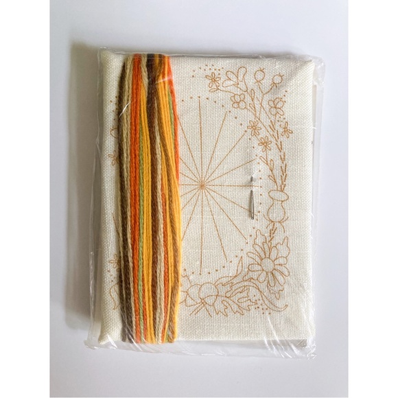 Vintage Jiffy Stitchery Photo Frame Embroidery Kit Needlepoint Kit DIY Kit 70s - Picture 3 of 4